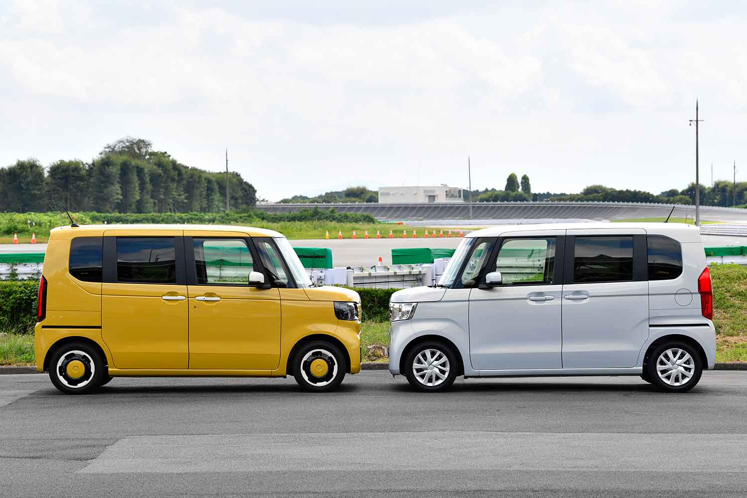 3代目（左）と2代目（右）ホンダN-BOX 〜 画像9
