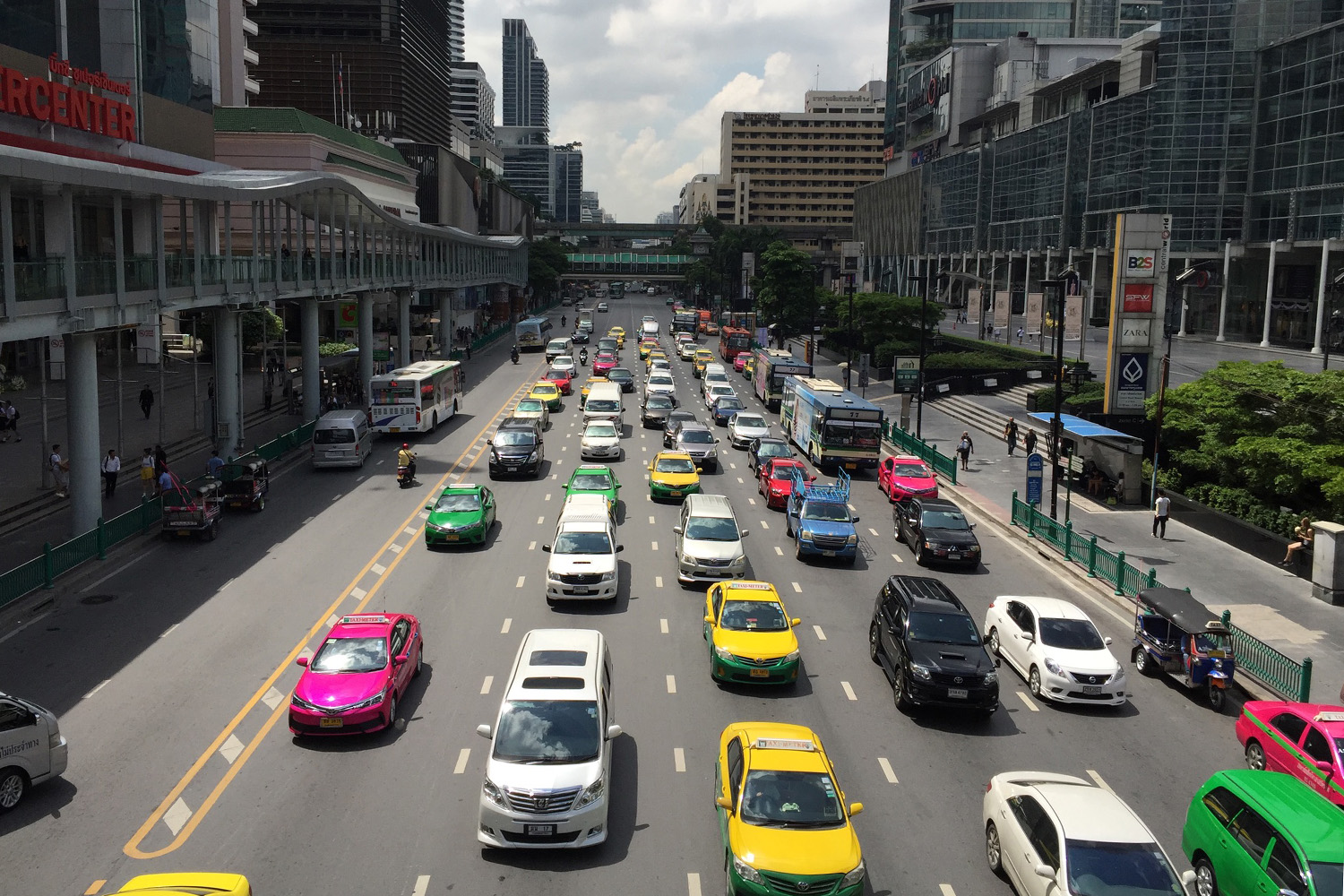 タイの街なかの交通状況
