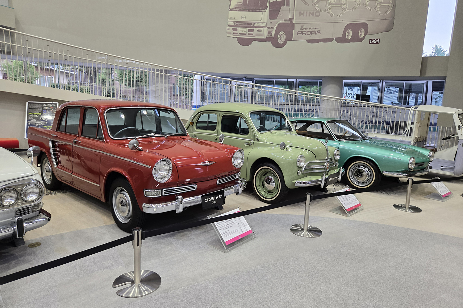 展示される乗用車 〜 画像7