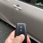 【画像】デッカイ駐車場でリモコンキーを連打してたら他人のクルマのドアが開いた……は昔の話！　いまどきのスマートキーは「兆」とか「京」とか天文学的なパターンが存在する 〜 画像3