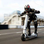 160km/h超えの電動キックボードって……まさに狂気！　Bo社の挑戦がガチで常軌を逸していた