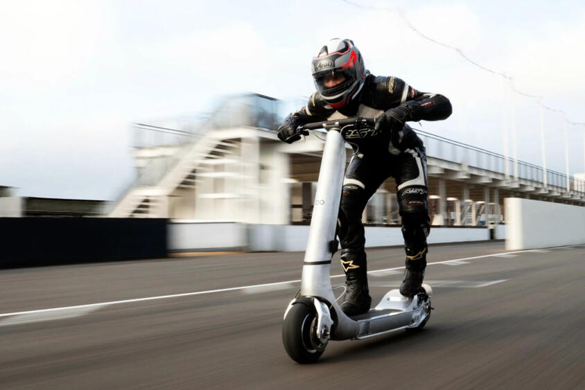 160km/h超えの電動キックボードって……まさに狂気！　Bo社の挑戦がガチで常軌を逸していた