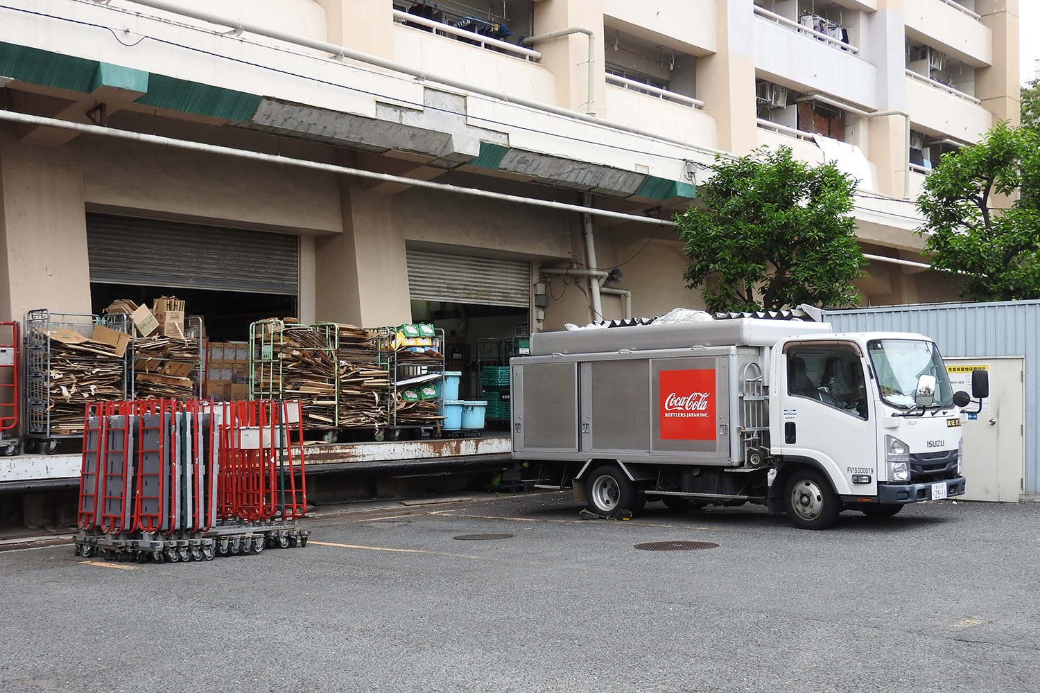 商業施設の物流倉庫のイメージ