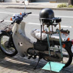 【画像】原付バイクの基準が変わって50ccが消えて125ccに！　当然値段もメチャクチャ上がってるけど配達必須の商売はやっていける？ 〜 画像3