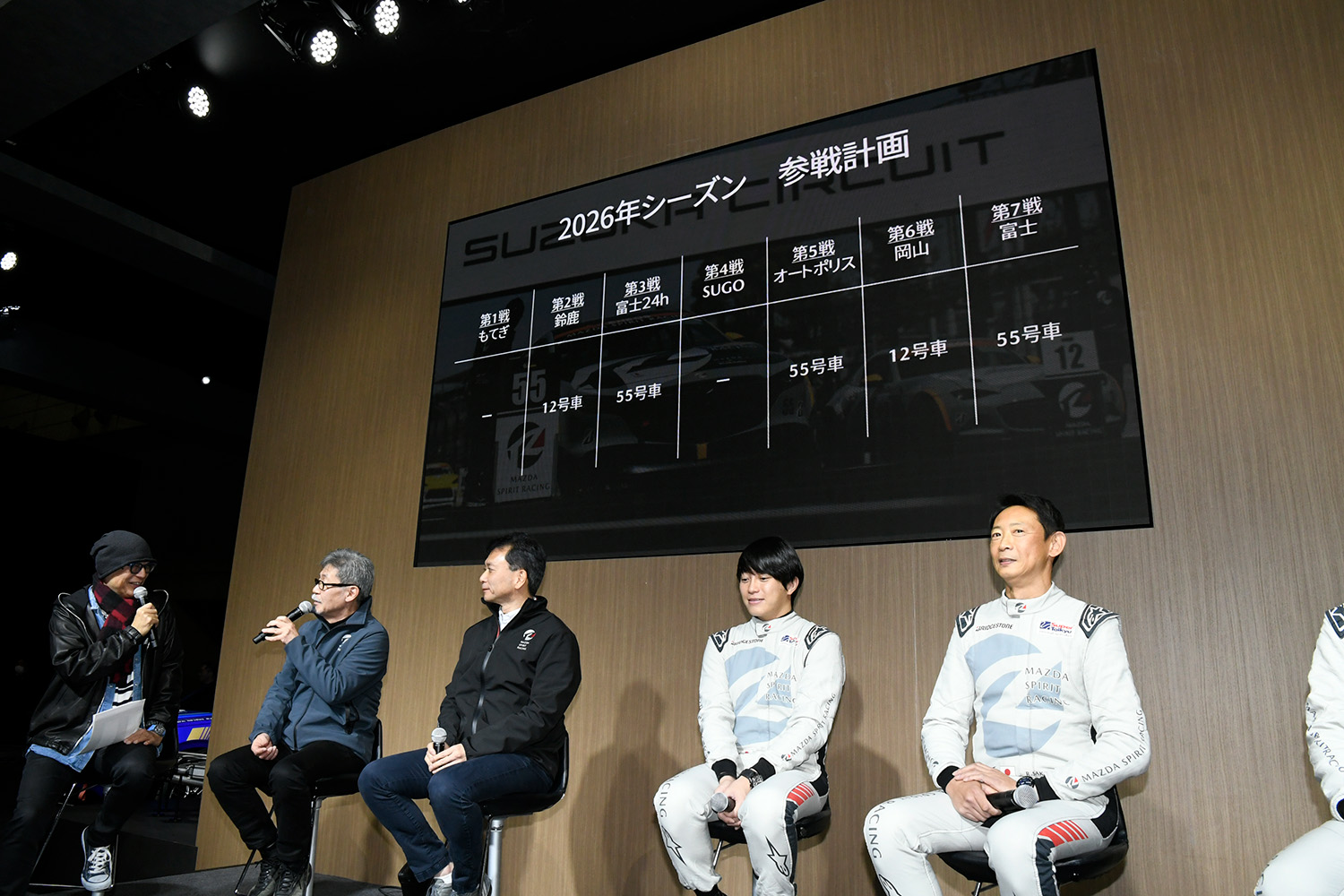 2026年のS耐参戦計画で発表されたドライバー陣の社員3名（寺川和紘／川田浩史／前田育男）とプロドライバー2名（阪口良平／堤 優威）