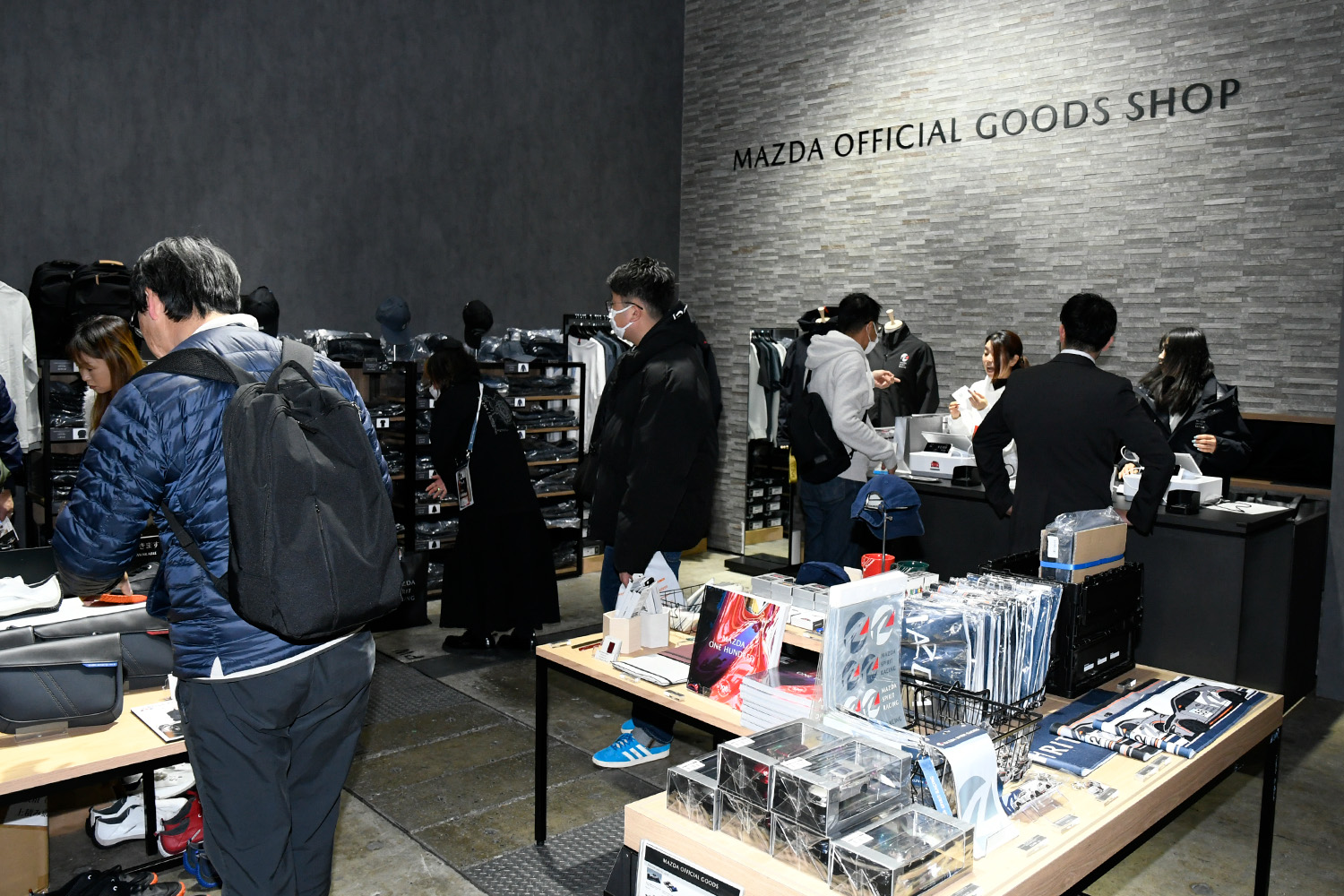 マツダブース内の「マツダ・オフィシャルグッズ・ショップ」 〜 画像7
