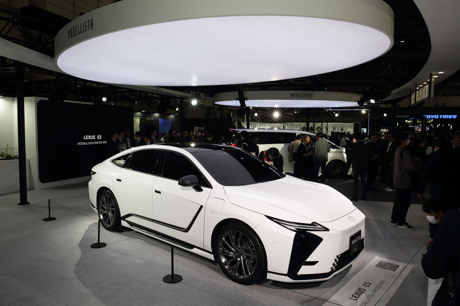 展示されているレクサスES 〜 画像5