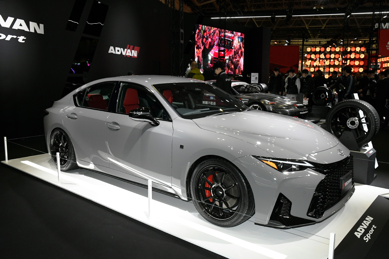 ５台のプレミアムスポーツカーがお出迎えする横浜ゴムは「アドバンスポーツV107」を激推し【東京オートサロン2026】 〜 画像6