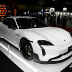 【画像】新車スポーツカーからカスタムSUVまでマッチングは良好！　５台のプレミアムスポーツカーがお出迎えする横浜ゴムは「アドバンスポーツV107」を激推し【東京オートサロン2026】 〜 画像4