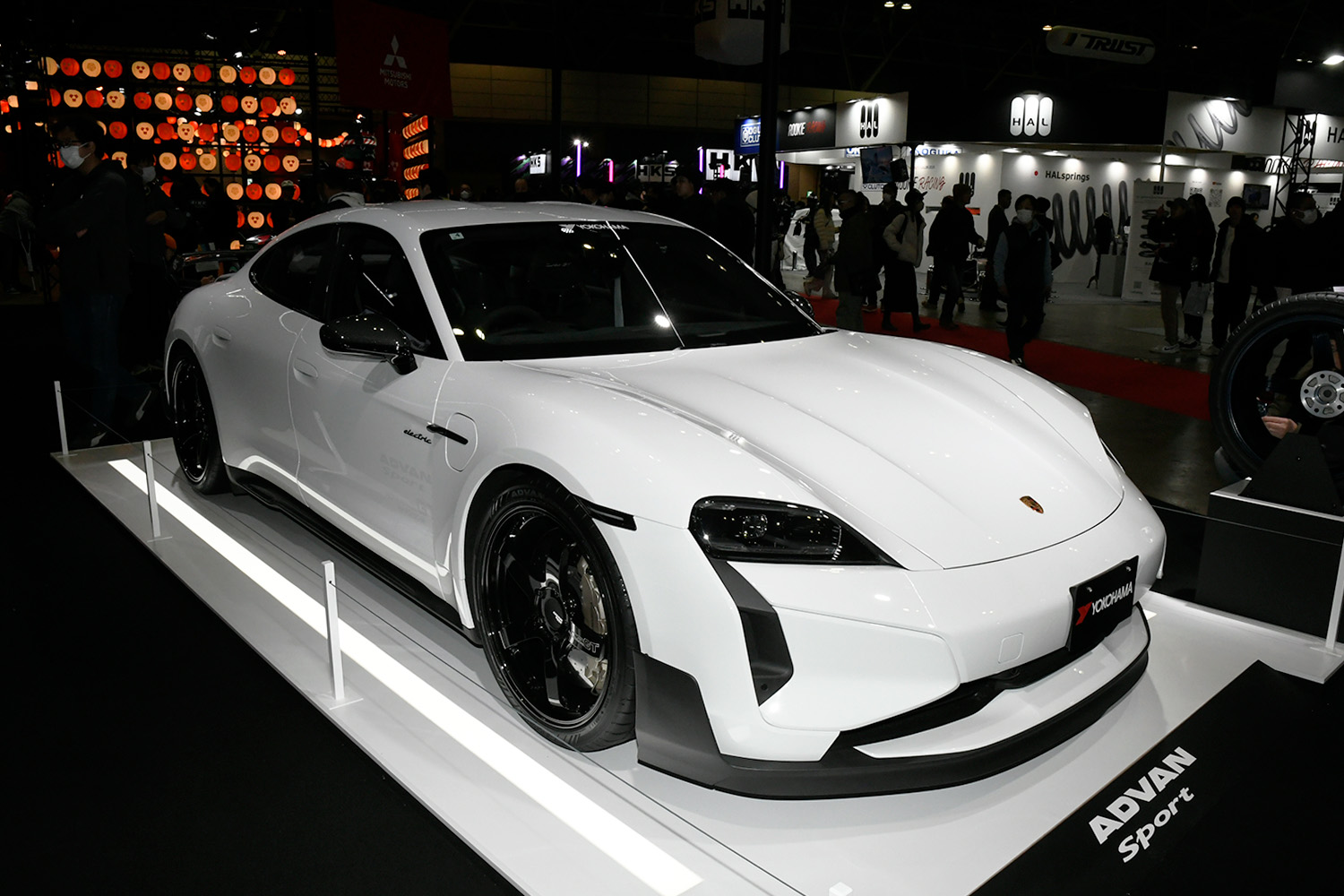 ５台のプレミアムスポーツカーがお出迎えする横浜ゴムは「アドバンスポーツV107」を激推し【東京オートサロン2026】 〜 画像5