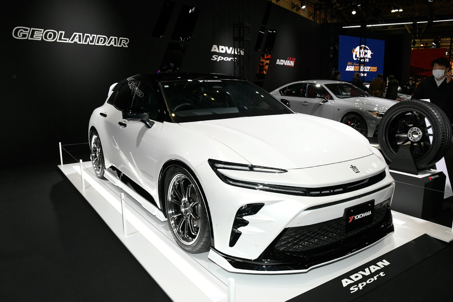 クールレーシング（KUHL RACING）のクラウンスポーツのフロントスタイリング