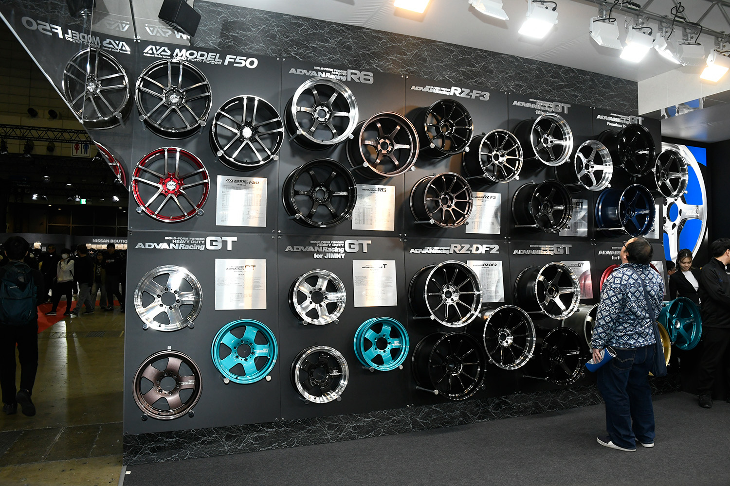 ５台のプレミアムスポーツカーがお出迎えする横浜ゴムは「アドバンスポーツV107」を激推し【東京オートサロン2026】 〜 画像17