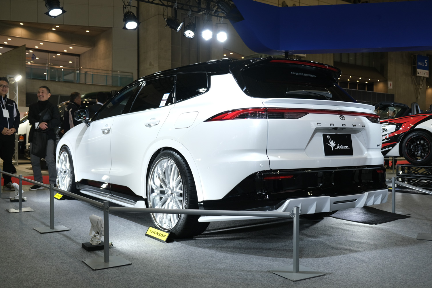 新作のクレンツェ「ベルテーラー」を履かせたクラウンエステート