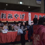 【画像】提灯に誘い込まれたらそこはデリカワールド！　新型クロカンSUVの投入も語られた三菱の「デリカ祭り」が楽しすぎる【東京オートサロン2026】 〜 画像2