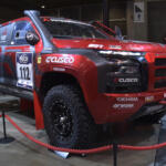 【画像】提灯に誘い込まれたらそこはデリカワールド！　新型クロカンSUVの投入も語られた三菱の「デリカ祭り」が楽しすぎる【東京オートサロン2026】 〜 画像3