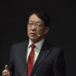 【画像】提灯に誘い込まれたらそこはデリカワールド！　新型クロカンSUVの投入も語られた三菱の「デリカ祭り」が楽しすぎる【東京オートサロン2026】 〜 画像8