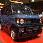 【画像】提灯に誘い込まれたらそこはデリカワールド！　新型クロカンSUVの投入も語られた三菱の「デリカ祭り」が楽しすぎる【東京オートサロン2026】 〜 画像12