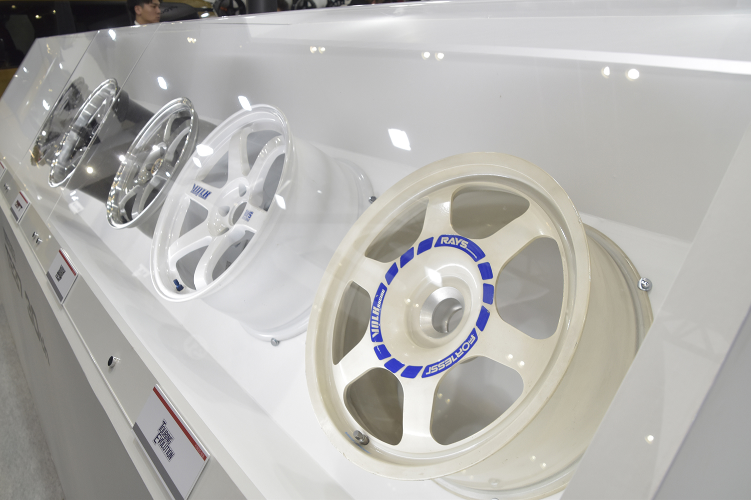 歴代TE37や関係するホイールを展示
