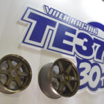 もはやレイズのホイール美術館！　押しも押されもせぬ名ホイール「TE37」30周年の記念展示が圧巻の内容【東京オートサロン2026】