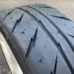 【画像】溝もたっぷりでひび割れもない！　見た目新品だけど何年も前に製造されたタイヤって使ってもOK？ 〜 画像3