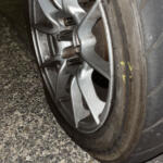 【画像】溝もたっぷりでひび割れもない！　見た目新品だけど何年も前に製造されたタイヤって使ってもOK？ 〜 画像4