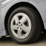 【画像】溝もたっぷりでひび割れもない！　見た目新品だけど何年も前に製造されたタイヤって使ってもOK？ 〜 画像5