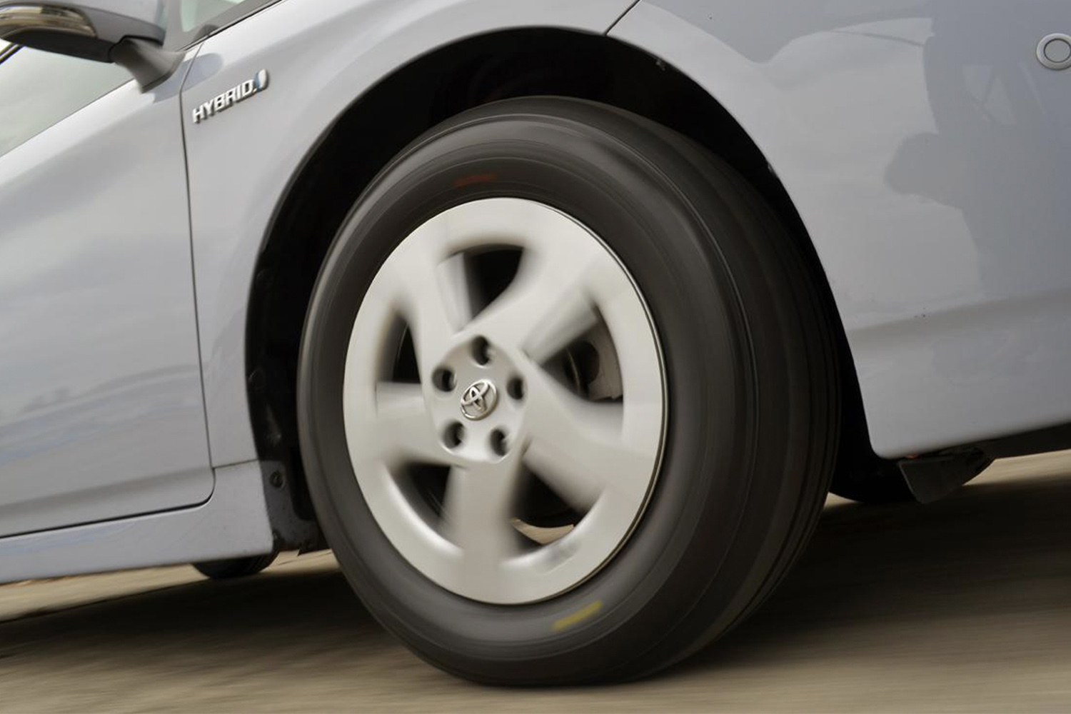 回転するタイヤのイメージ