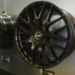 【画像】圧巻の展示量に圧倒される！　スポーツカーからSUVまですべてのカテゴリーを網羅する「MID」ブースがホイール大展示場だった【東京オートサロン2026】 〜 画像5