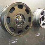 【画像】圧巻の展示量に圧倒される！　スポーツカーからSUVまですべてのカテゴリーを網羅する「MID」ブースがホイール大展示場だった【東京オートサロン2026】 〜 画像9