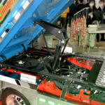 【画像】昭和オヤジ感涙必至のミニ「トラック野郎」⁉︎　ダイハツが「軽のデコトラ」を本気で大発明した狙いとは【東京オートサロン2026】 〜 画像10