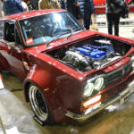 【画像】バリバリの若者がレトロな世界を再現！　日産自動車大学校の学生製作がおじさんにドンズバ【東京オートサロン2026】 〜 画像11