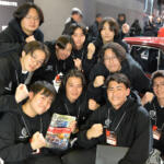 【画像】バリバリの若者がレトロな世界を再現！　日産自動車大学校の学生製作がおじさんにドンズバ【東京オートサロン2026】 〜 画像19