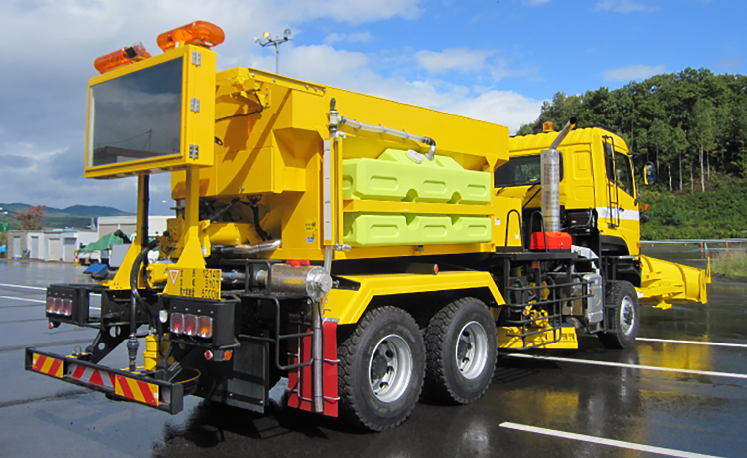 凍結防止剤散布車