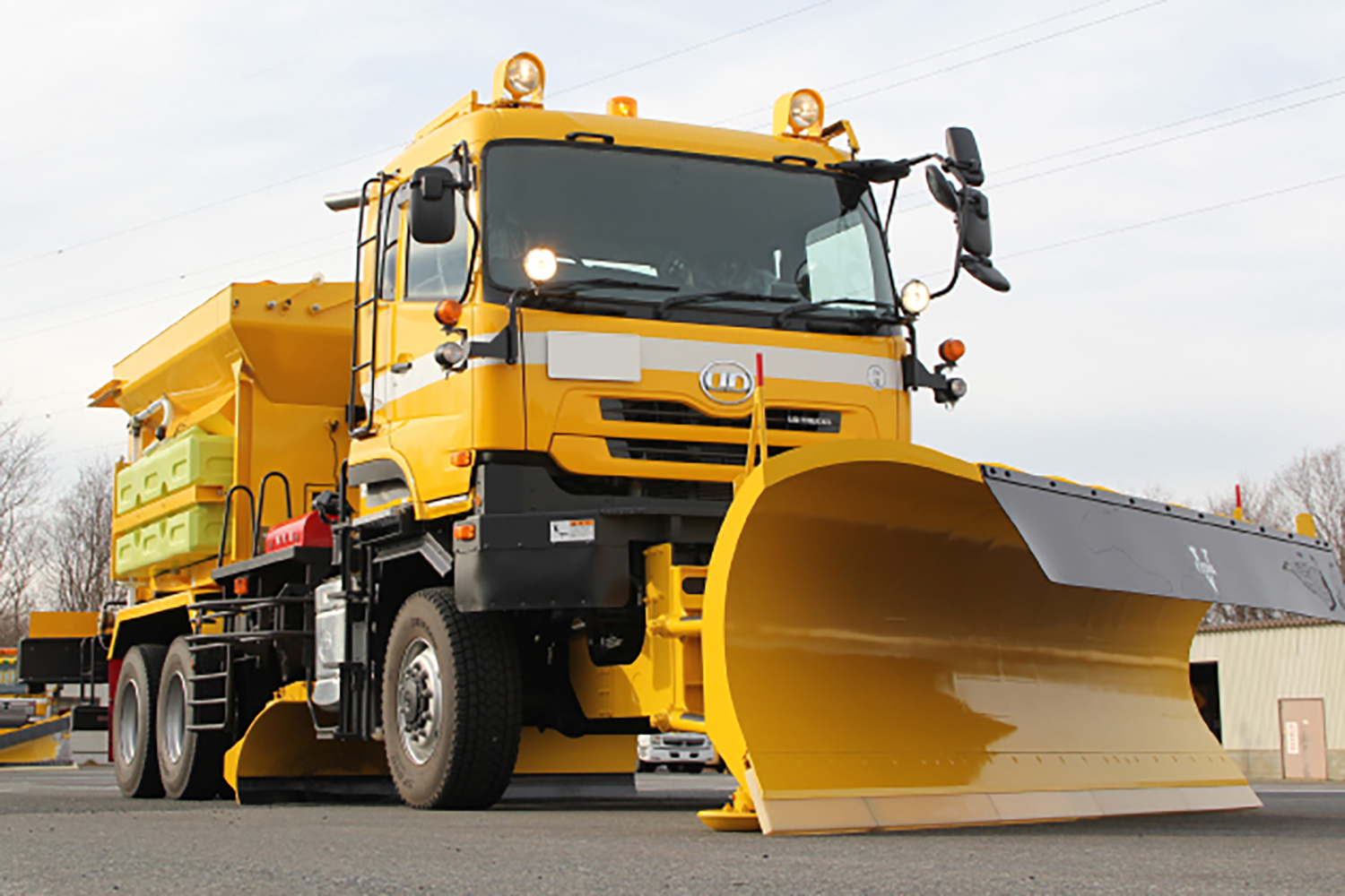 凍結防止剤散布車の最先端