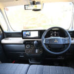 【画像】【試乗】スーパーハイトワゴンの使い勝手と悪路走破性を併せもつ！　新型デリカミニは誰もが買って間違いなしのオールラウンダー 〜 画像15