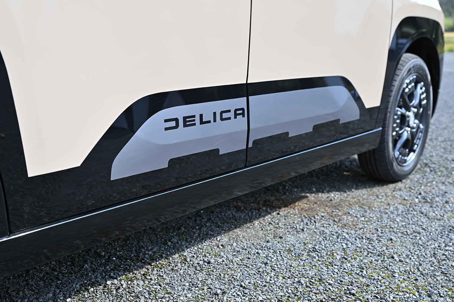 新型デリカミニのサイドスタイリング