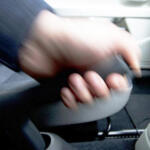 【画像】降雪予報が出たら「ワイパー立てろ」「サイドブレーキ下ろせ」って何のため？　「日本最低気温の日」に確認しておきたい誰でもできるクルマの冬対策 〜 画像12