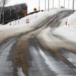 【画像】降雪予報が出たら「ワイパー立てろ」「サイドブレーキ下ろせ」って何のため？　「日本最低気温の日」に確認しておきたい誰でもできるクルマの冬対策 〜 画像6