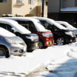 【画像】降雪予報が出たら「ワイパー立てろ」「サイドブレーキ下ろせ」って何のため？　「日本最低気温の日」に確認しておきたい誰でもできるクルマの冬対策 〜 画像10