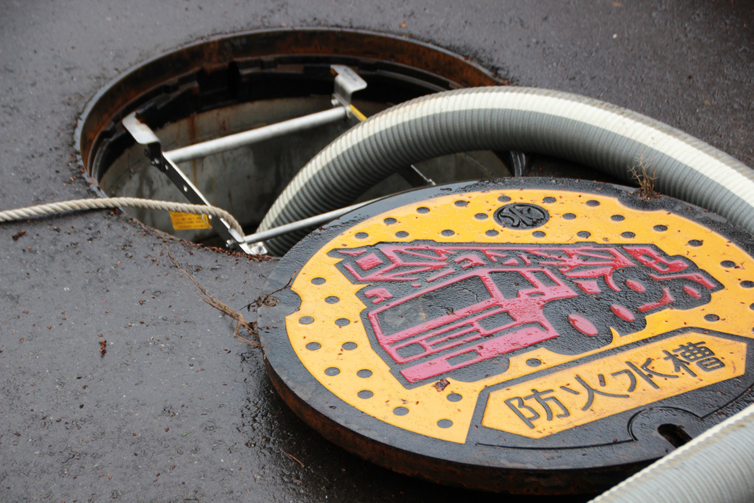 防火水槽のマンホール