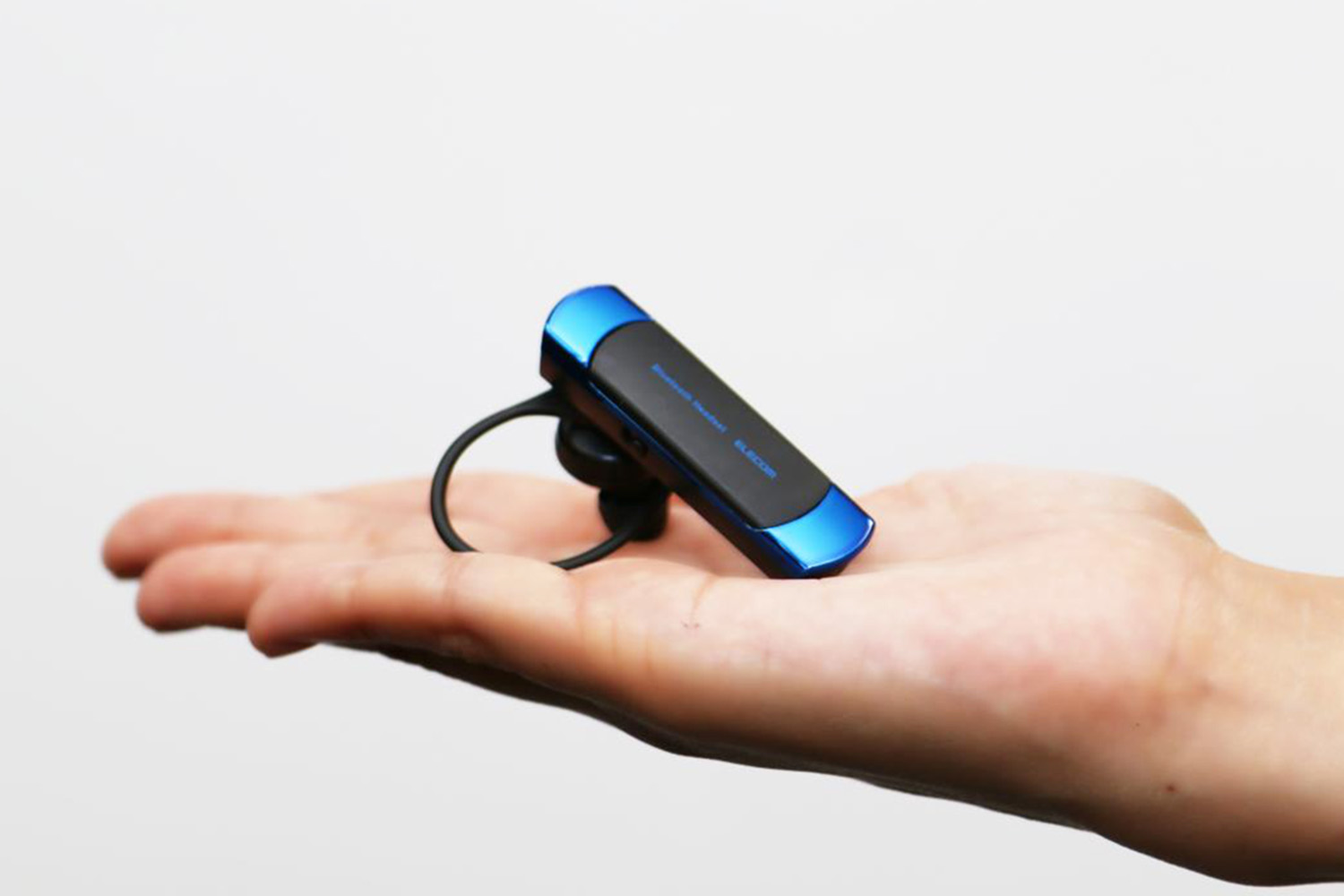 ハンズフリーイヤホン