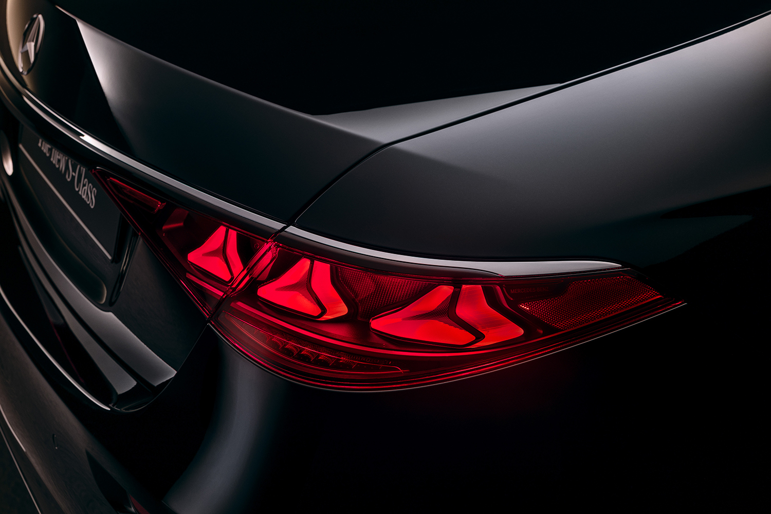 新型メルセデス・ベンツ Sクラスのテール