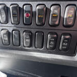 【画像】中型トラックは「ほぼ」乗ってきたぜ……ウイング車がまだだった！　念願かなって知り合いのウイング車を穴が空くほど観察してみた 〜 画像11