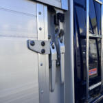 【画像】中型トラックは「ほぼ」乗ってきたぜ……ウイング車がまだだった！　念願かなって知り合いのウイング車を穴が空くほど観察してみた 〜 画像3