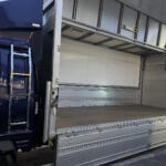 【画像】中型トラックは「ほぼ」乗ってきたぜ……ウイング車がまだだった！　念願かなって知り合いのウイング車を穴が空くほど観察してみた 〜 画像13