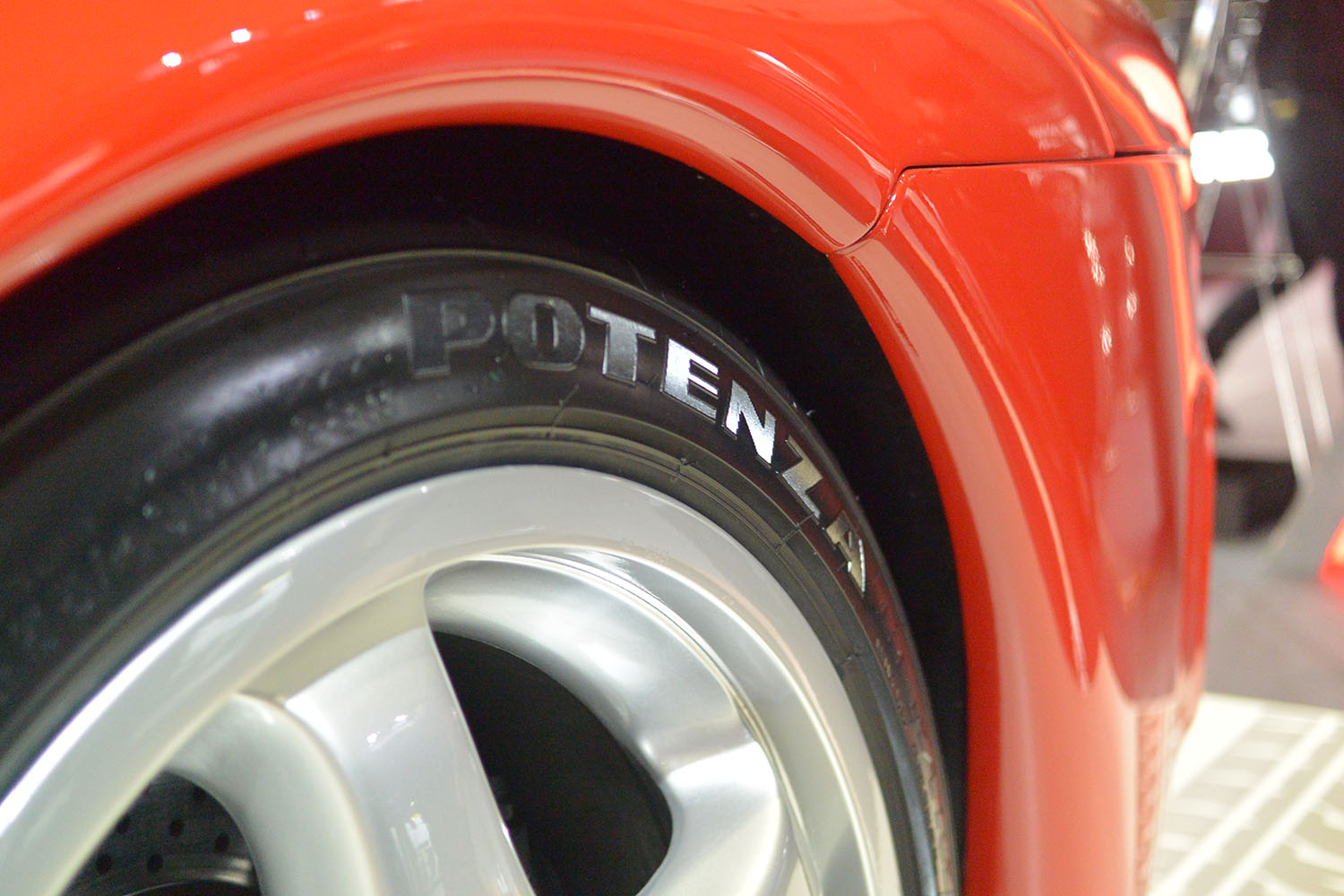 東京オートサロン2026のブリヂストンブースでポルシェ959を展示 〜 画像4