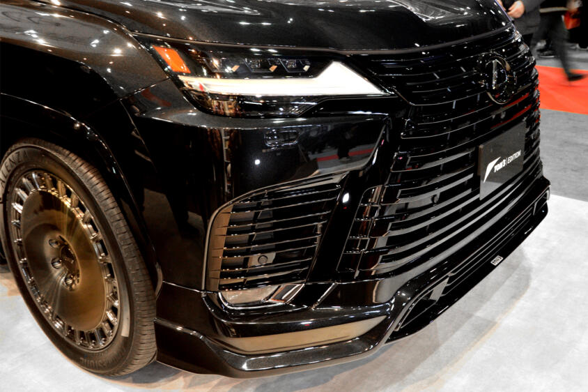 ラグジュアリーと継承を両立する挑戦！　TOM'Sが提示したまったく異なるふたつの価値に迫る【東京オートサロン2026】