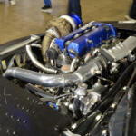 【画像】フロントに日産のSR20VETでリヤにはホンダK20Aのツインエンジン！　バタフライドアのトヨタ・セラがとにかくすごいことになっていた 〜 画像6