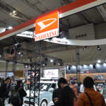 【画像】ダイハツブースは“オモシロ”と“マジメ”が同居する空間！　まさかの「親子ゲンカ」企画から注目のショーカーまで全部見せ!!【東京オートサロン2026】 〜 画像1