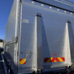 【画像】中型トラックは「ほぼ」乗ってきたぜ……ウイング車がまだだった！　念願かなって知り合いのウイング車を穴が空くほど観察してみた 〜 画像5